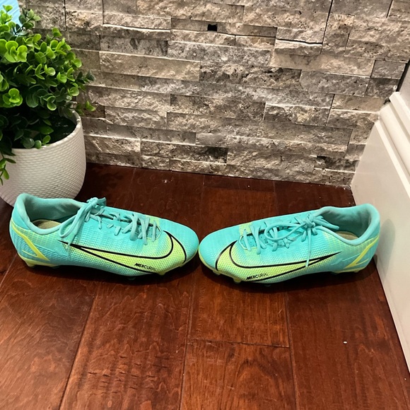 Nike cleats - Picture 5 of 5